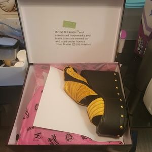 Monter High Cleo De Nile YRU Shoes